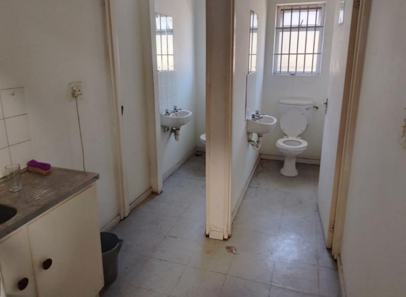 To Let commercial Property for Rent in Maitland Western Cape